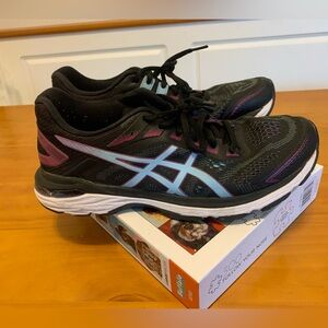 Size 9 women’s ASICS